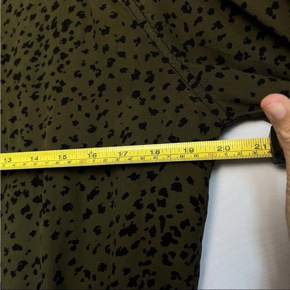 Free People Blouse Sz M Wishing Well Olive Green Spotted Animal Print Cropped - Picture 11 of 11